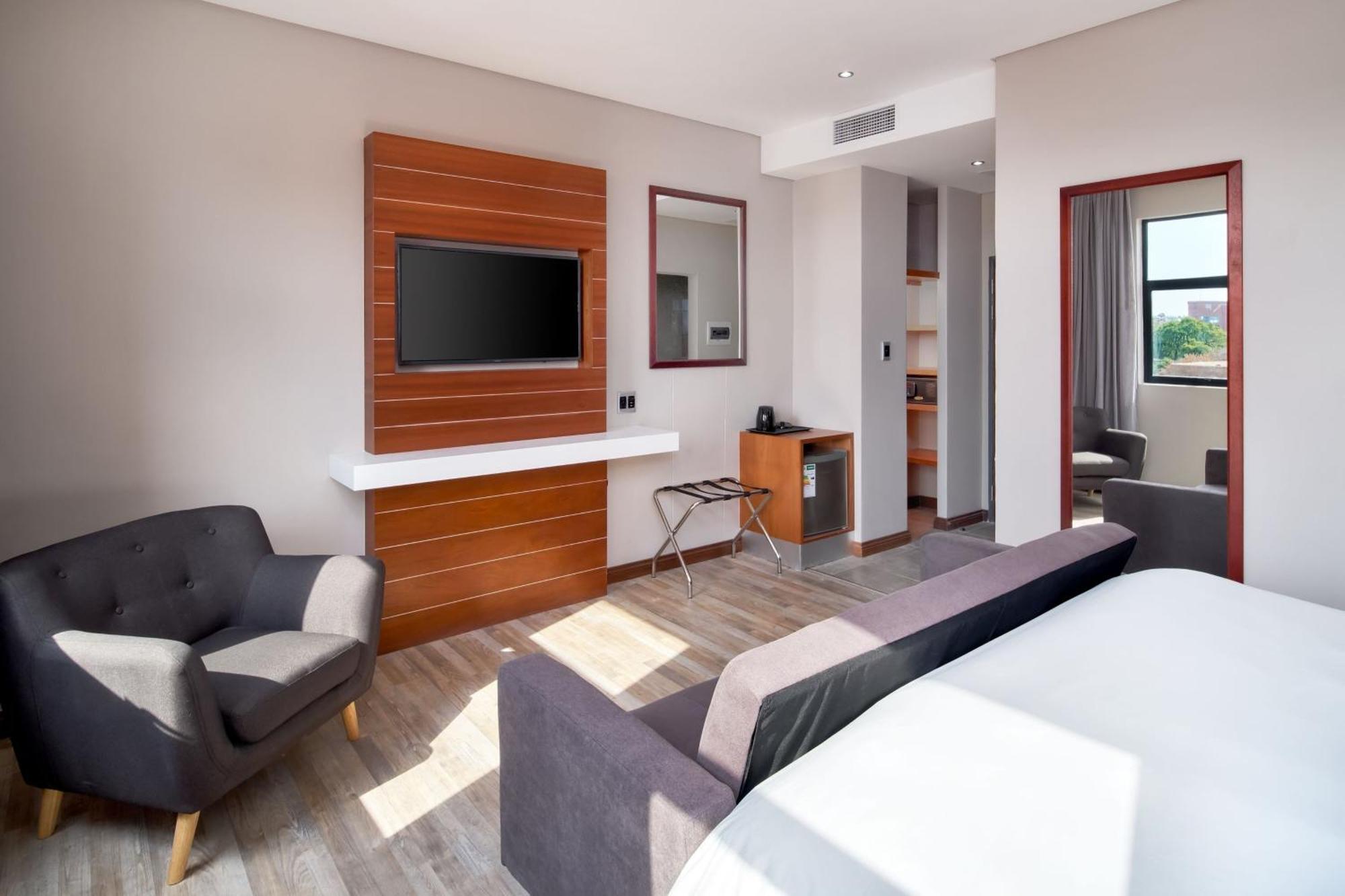 Protea Hotel By Marriott Pretoria Hatfield Room photo