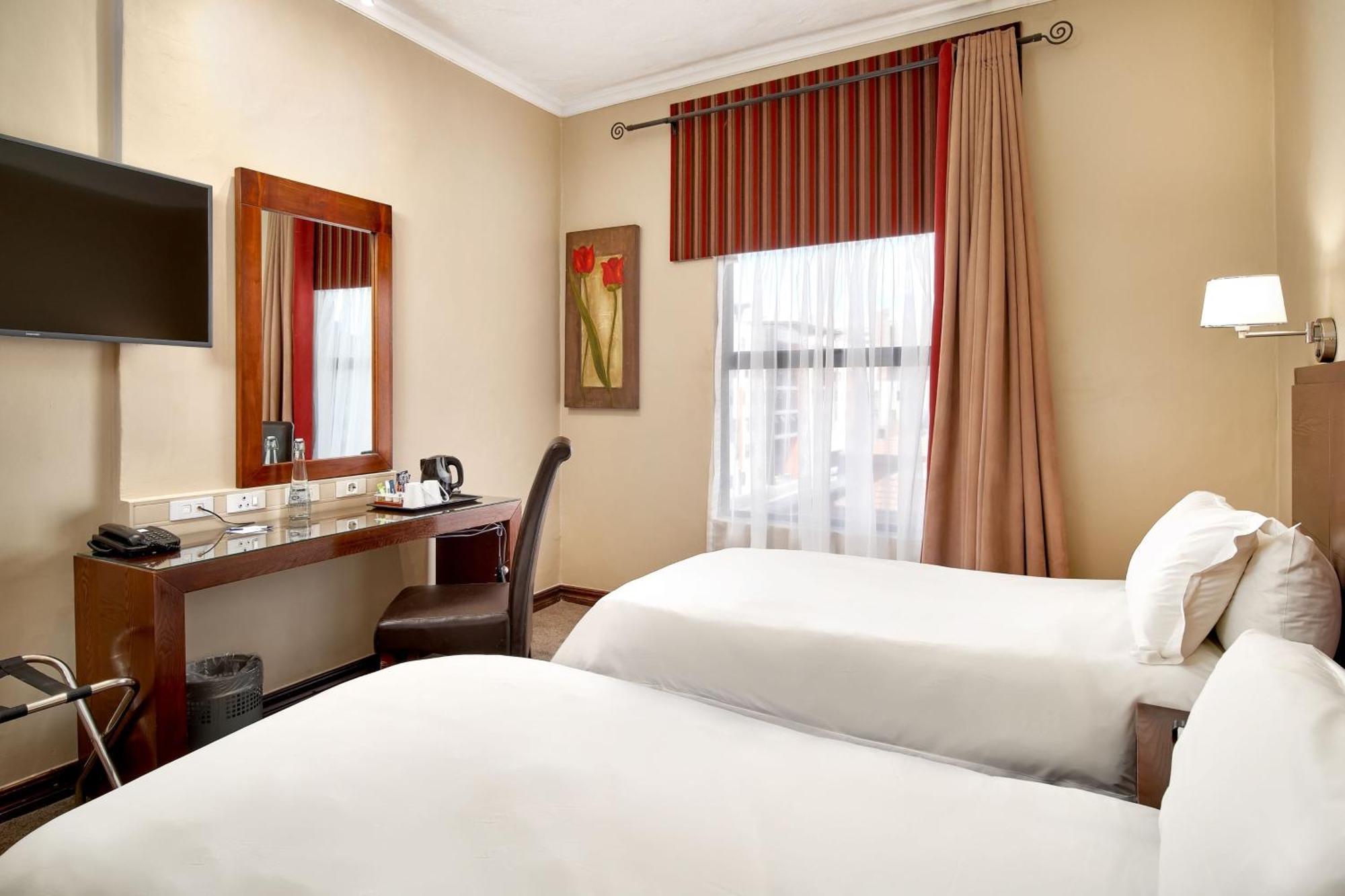 Protea Hotel By Marriott Pretoria Hatfield Room photo