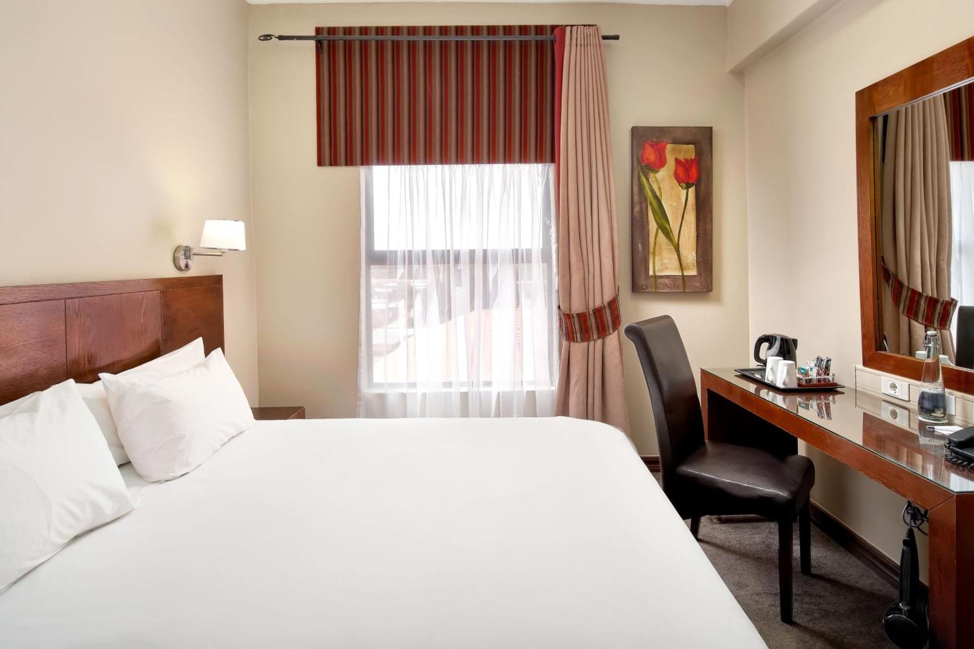 Protea Hotel By Marriott Pretoria Hatfield Room photo