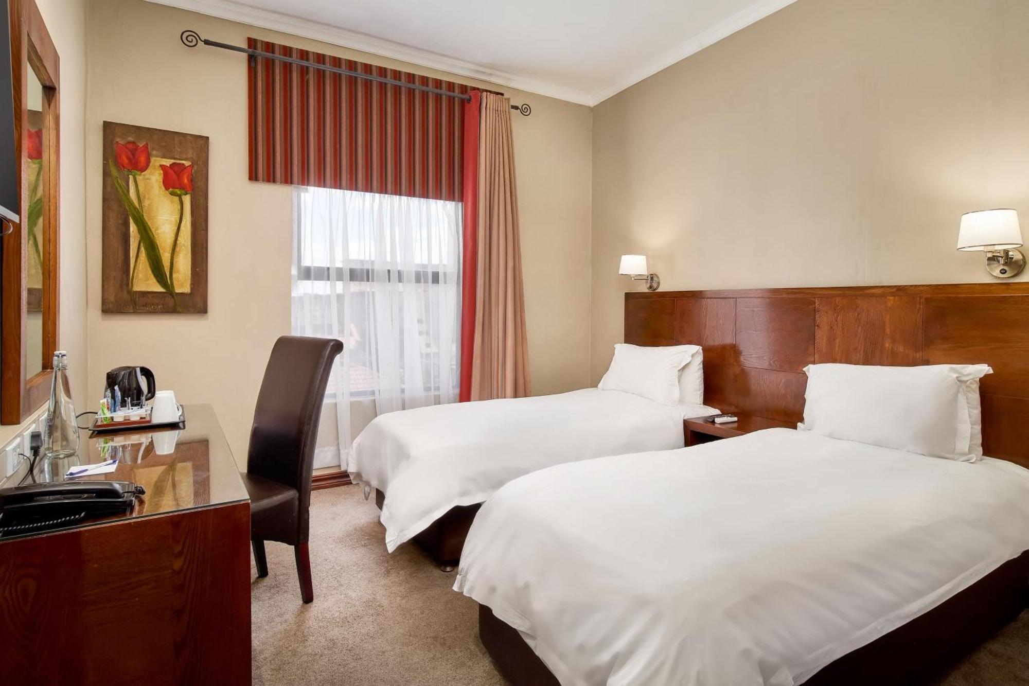Protea Hotel By Marriott Pretoria Hatfield Room photo
