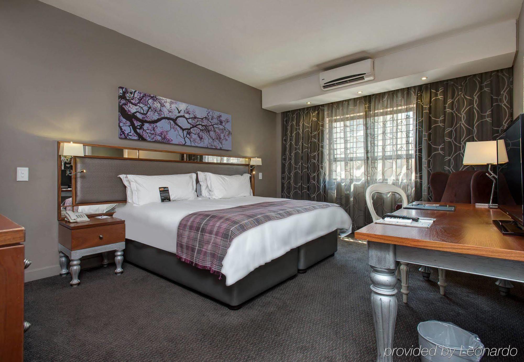 Protea Hotel By Marriott Pretoria Hatfield Exterior photo